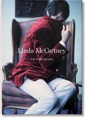LIFE IN PHOTOGRAPHS By:McCartney, Linda Eur:56,89 Ден2:1899